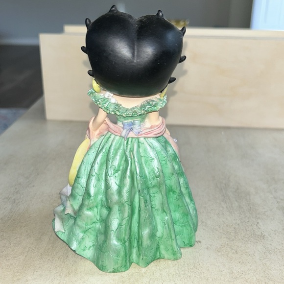 Betty Boop 1998  “Suzanna Betty” Figurine - Picture 3 of 10